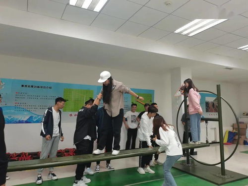 相信自己 相信同學(xué) 電子商務(wù)學(xué)院新生團(tuán)體輔導(dǎo)與商務(wù)信息咨詢活動